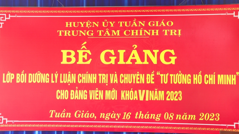 Bế giảng lớp bồi dưỡng lý luận chính trị dành cho đảng viên mới khóa VI năm 2023