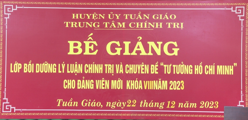 Bế giảng lớp bồi dưỡng lý luận chính trị và chuyên đề “ Tư tưởng Hồ Chí Minh” cho đảng viên mới khóa VIII năm 2023