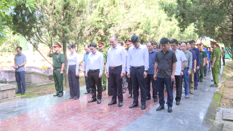 Tuần Giáo viếng Nghĩa trang liệt sỹ nhân kỷ niệm 77 năm ngày Thương binh liệt sĩ