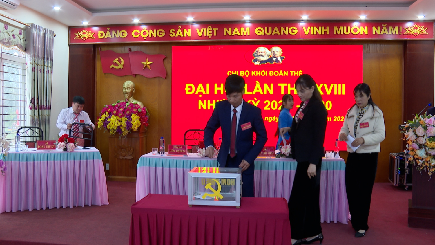 ĐẢNG VIÊN CHI BỘ KHỐI ĐOÀN THỂ HUYỆN TUẦN GIÁO BẦU BAN CHI ỦY KHÓA MỚI
