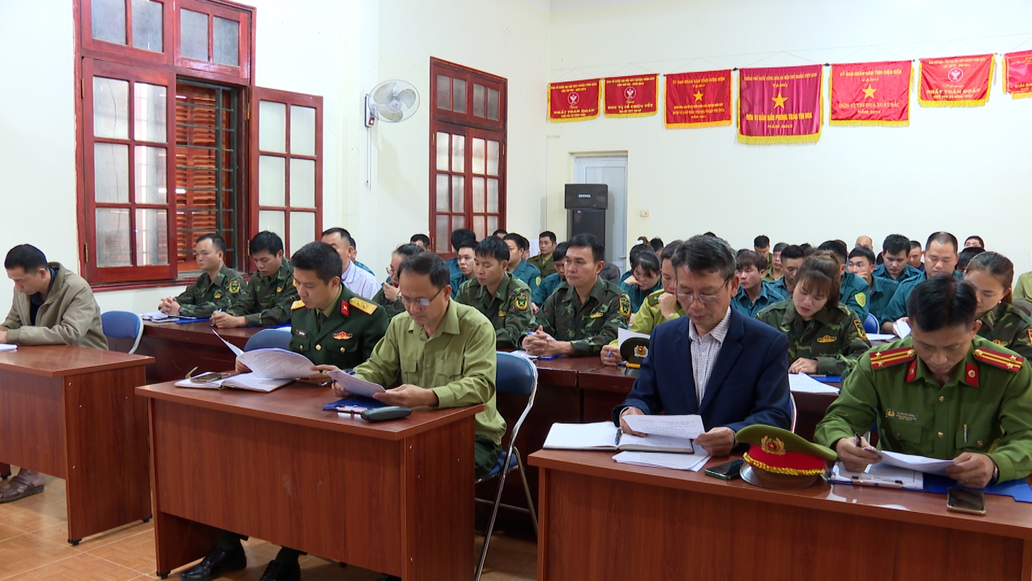 CÁC ĐẠI BIỂU THAM DỰ KHAI MẠC HUẤN LUYỆN DÂN QUÂN NĂM 2025 TẠI THỊ TRẤN