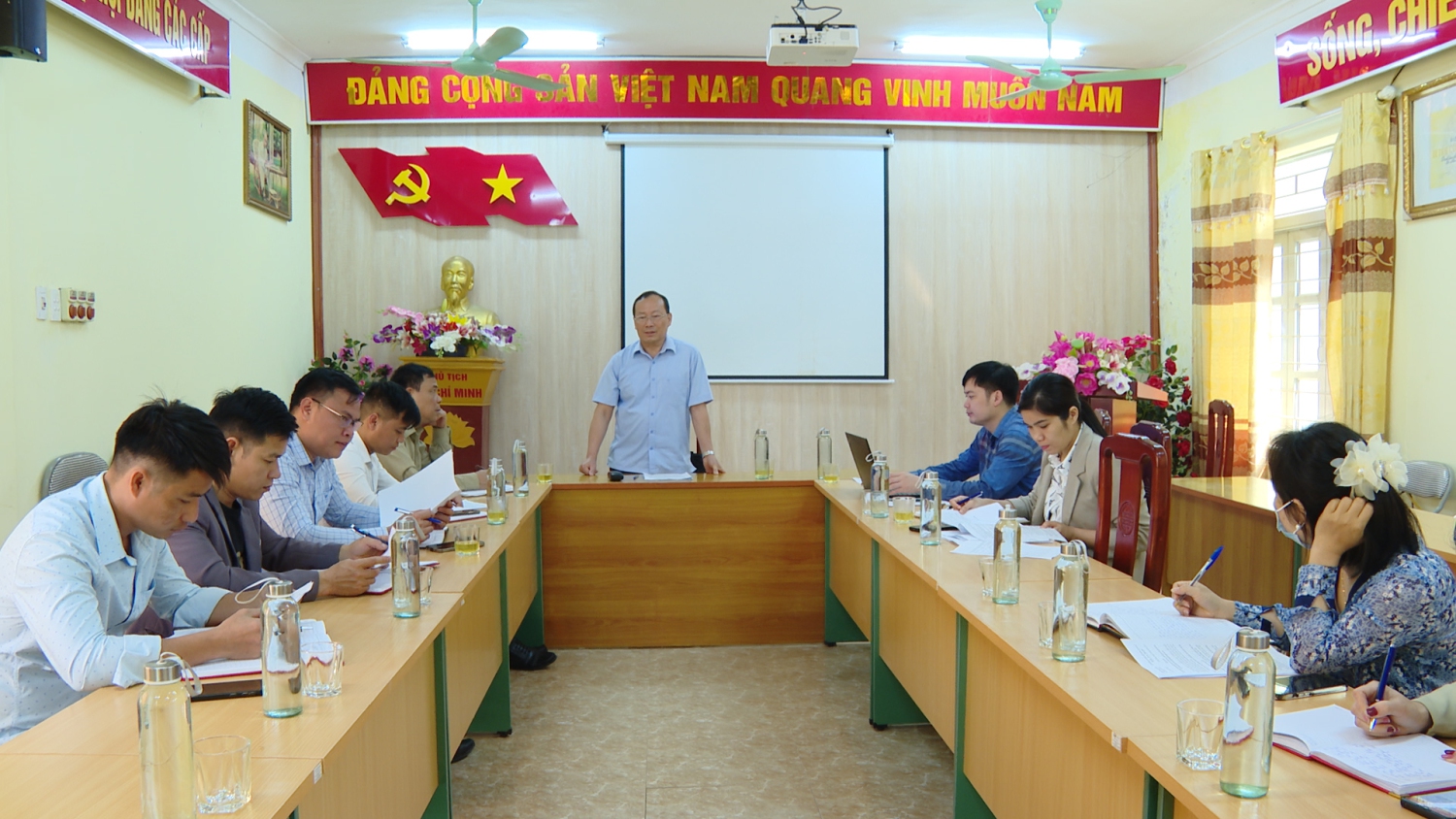Đoàn kiểm tra làm việc với xã Mùn Chung