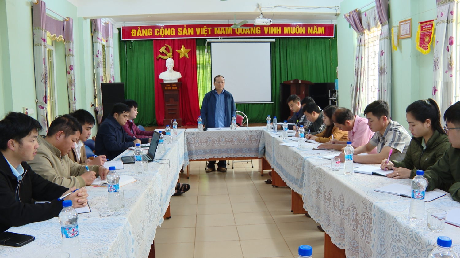 Đoàn kiểm tra làm việc với xã Phình Sáng