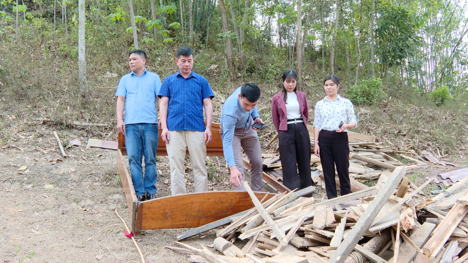 Đoàn kiểm tra tại bản Cọ, xã Quài Nưa