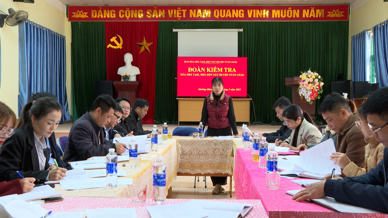đoàn ktra làm việc tại xã mường mùn