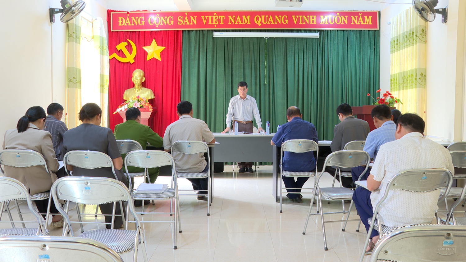 Đoàn làm việc tại UBND xã Pú Nhung