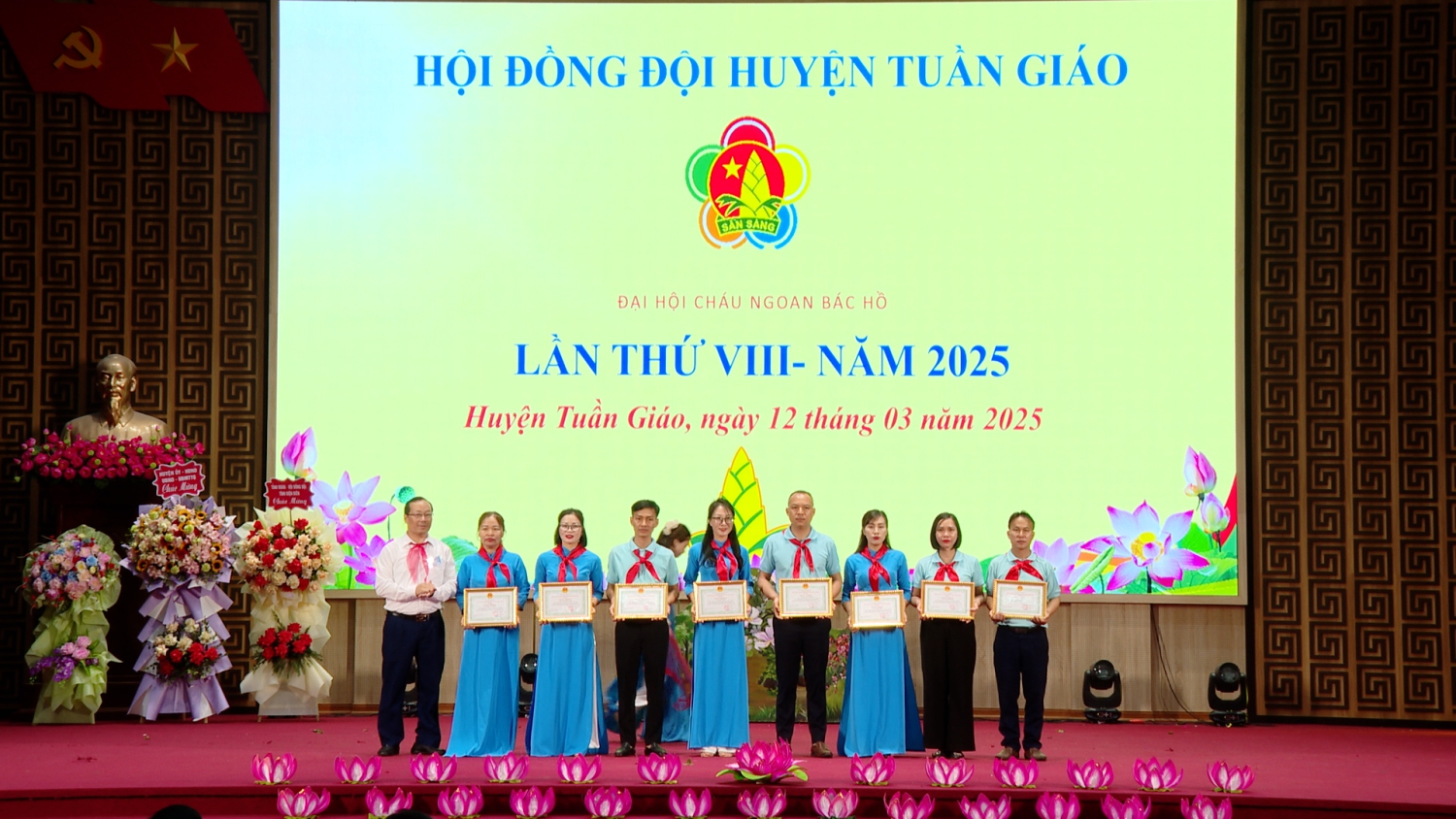 UBND huyện tặng giấy khen cho 08 giáo viên Tổng phụ trách Đội có thành tích xuất sắc trong công tác Đội giai đoạn 2020 2025