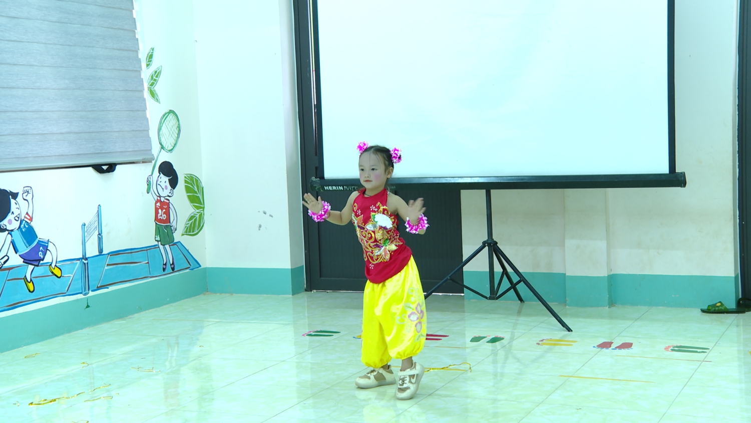 Bé thi năng khiếu