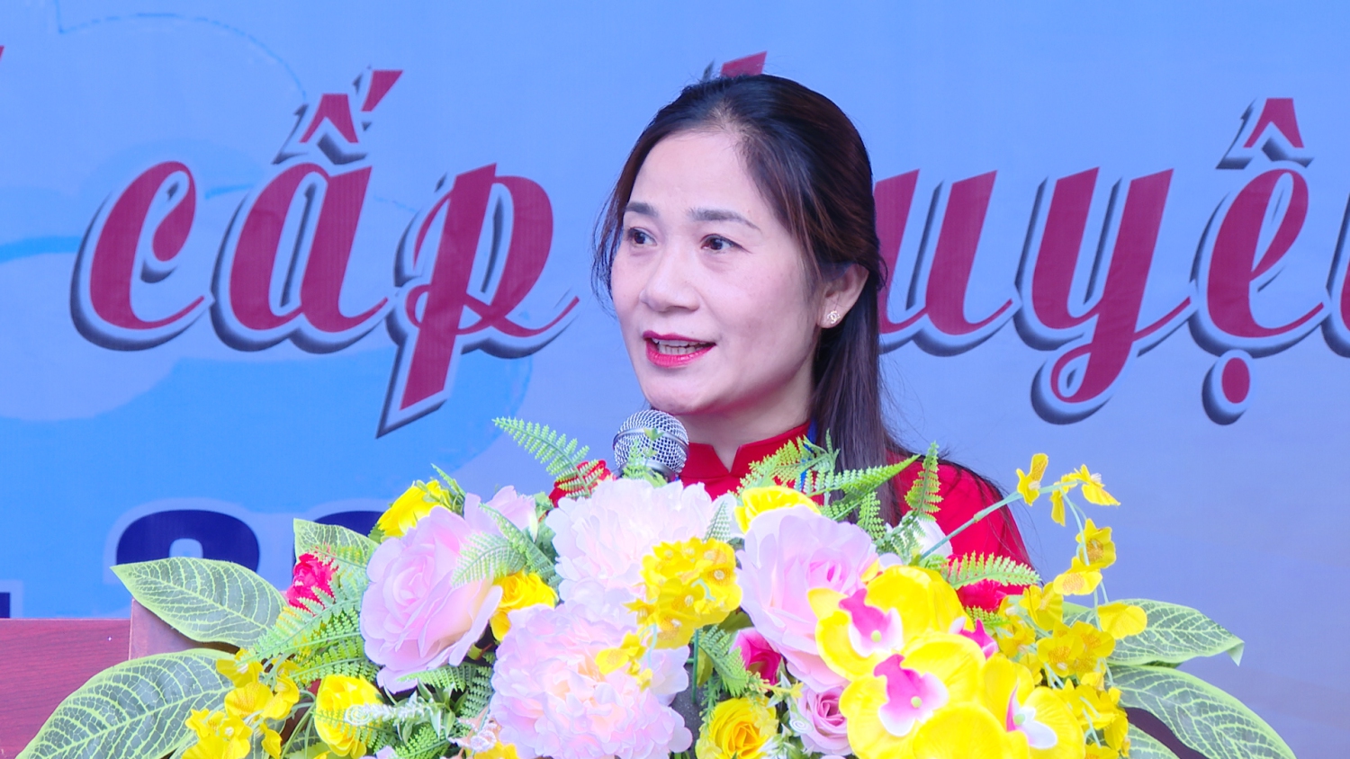 Cô Tòng Thị Thu Trường MN Mường Thín, Đại diện Ban giám khảo hứa tại hội thi