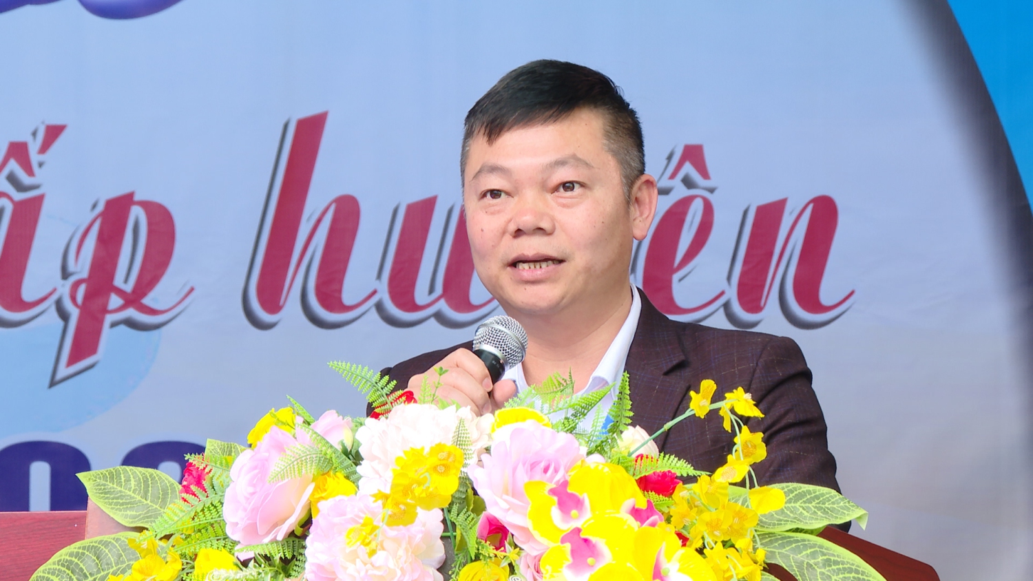 Ông Phạm Văn Tuân Phó Trưởng Phòng GD&ĐT huyện, Phó trưởng BTC hội thi phát biểu khai mạc