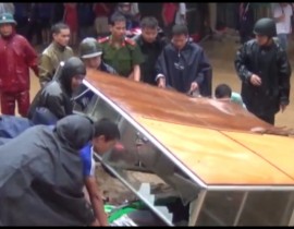 GIUP-DAN-KHAC-PHUC-LU-LUT-NAM-2015.jpg